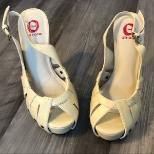 NWT* Red Circle Footwear Peep Toe Slingbacks
